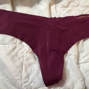 Victoria’s Secret No Show Thong size Medium New with Tags